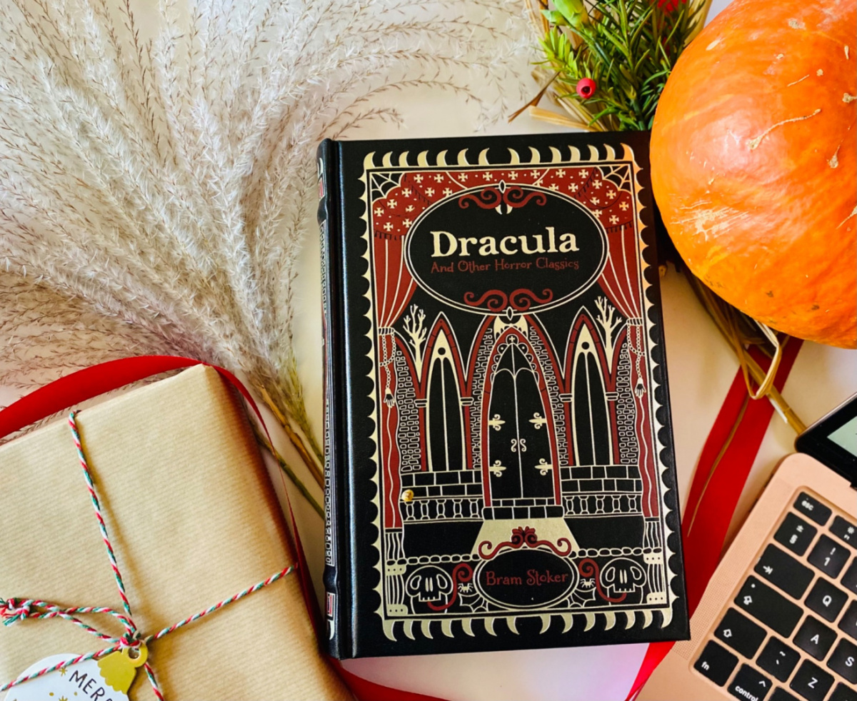 Dracula and Other Horror Classics (Barnes & Noble Omnibus Leatherbound Classics) by Bram Stoker Dracula and Other Horror Classics (Barnes & Noble Omnibus Leatherbound Classics) by Bram Stoker